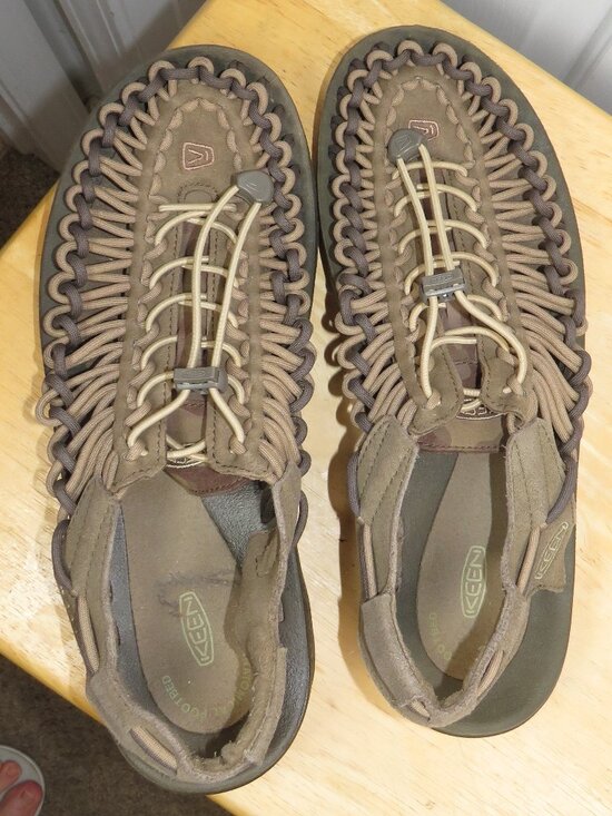 KEEN Men\'s UNEEK Sandals Brown/Taupe/Earth Size 11.5 Outdoor Bungee